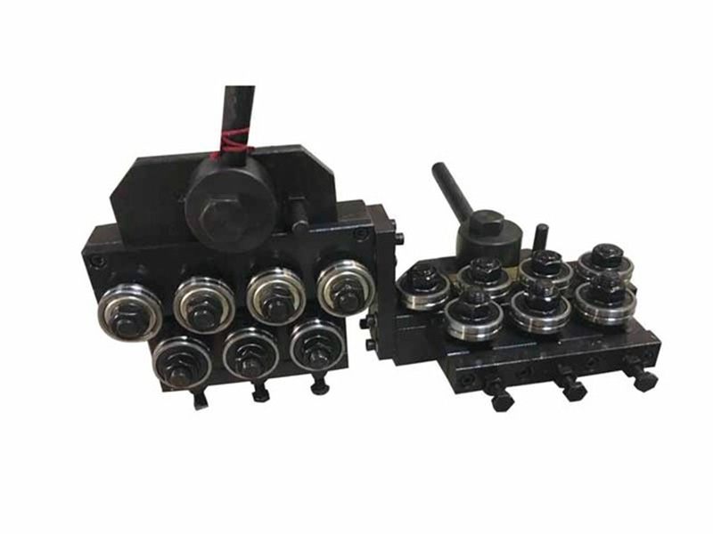 Wire straightening machine